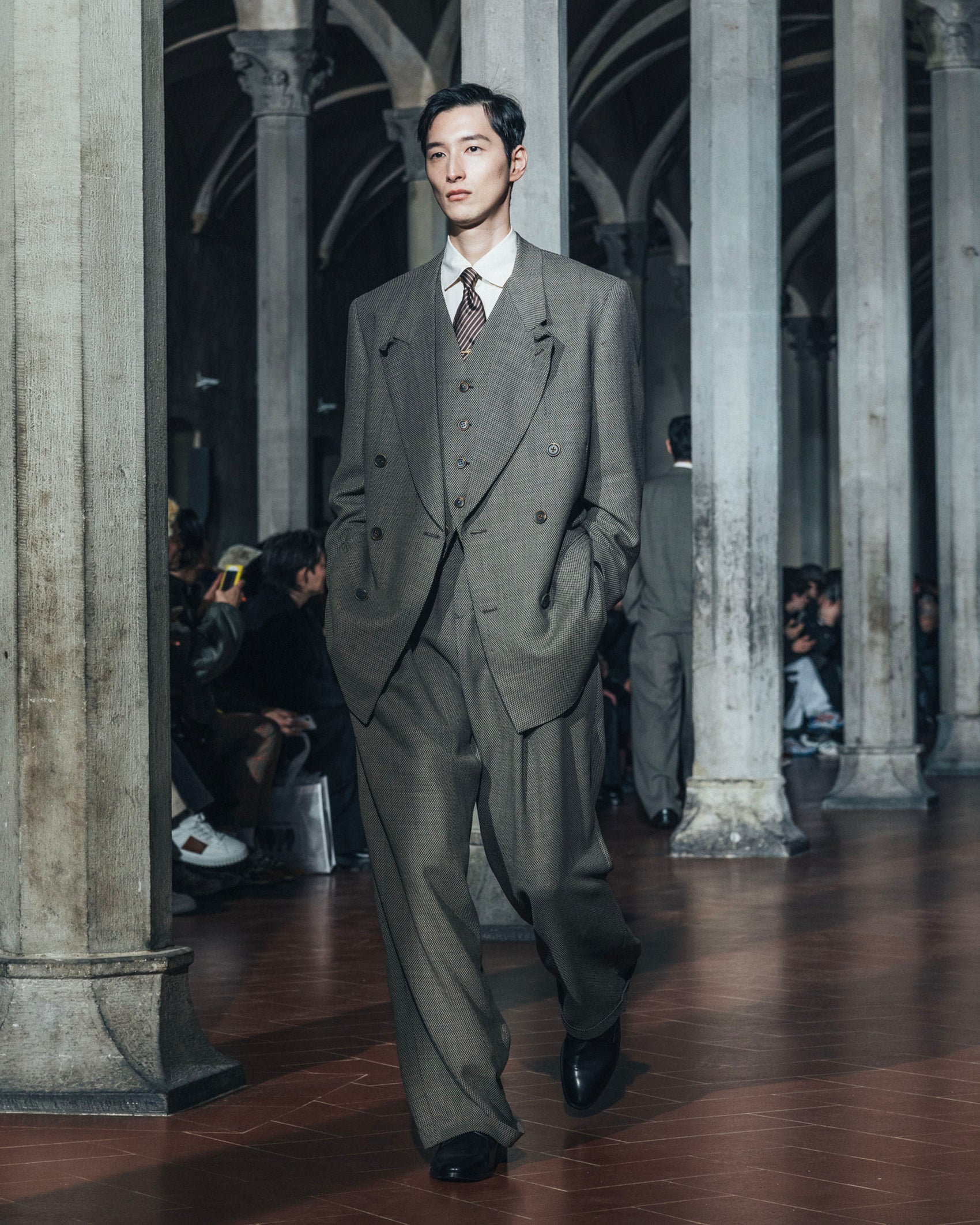 DOUBLE INVERTED TUCK TROUSERS