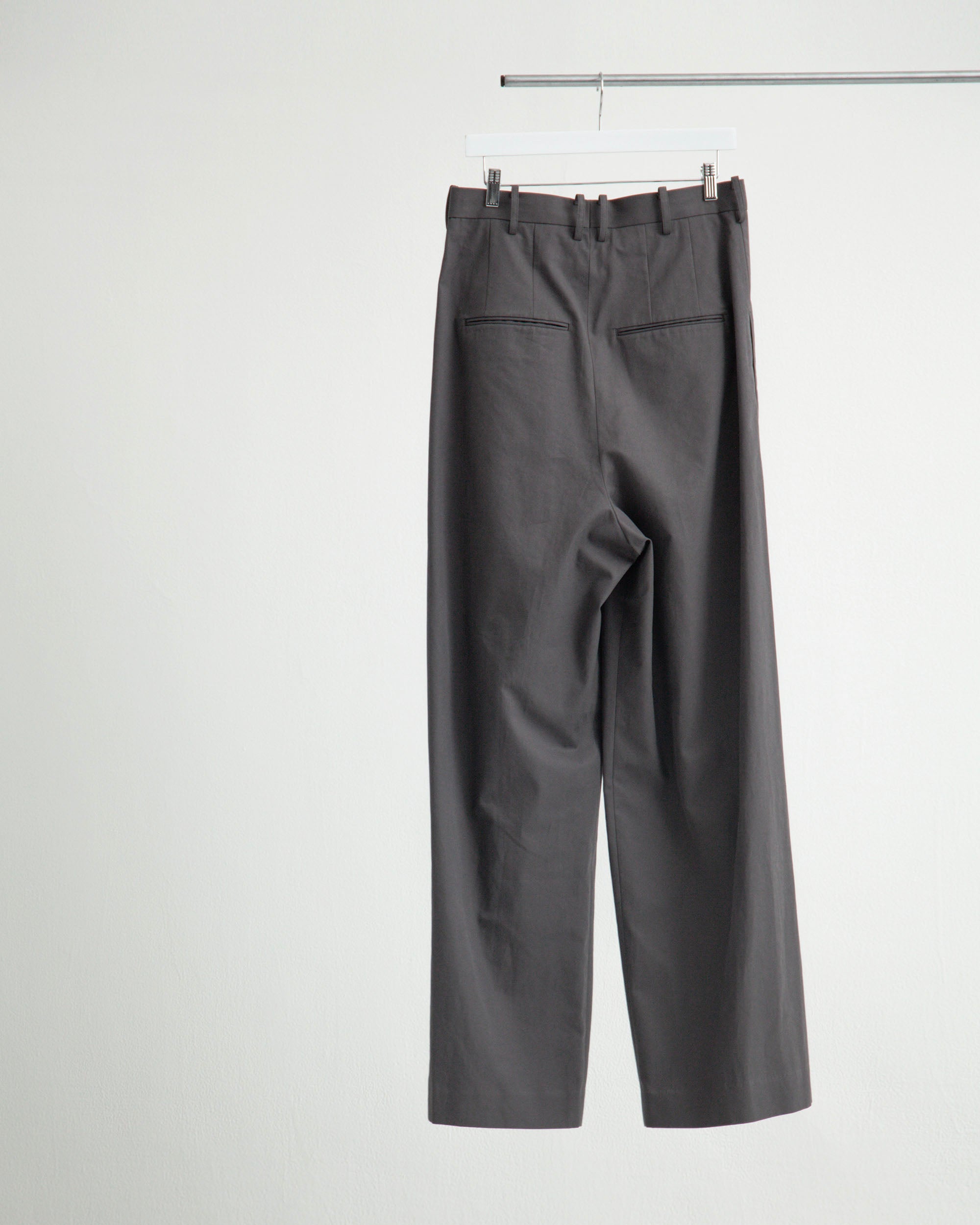 SOSHIOTSUKI EIGHT TUCK HIGH WAIST TROUSERS – JANASTRA