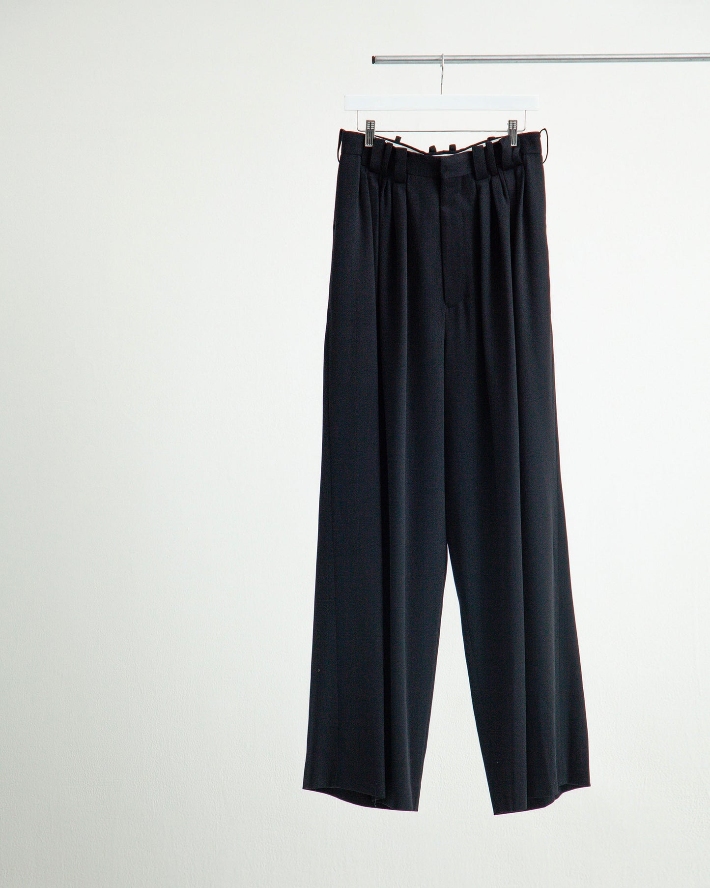 EIGHT TUCK HIGH-WAIST TROUSERS / WOOL