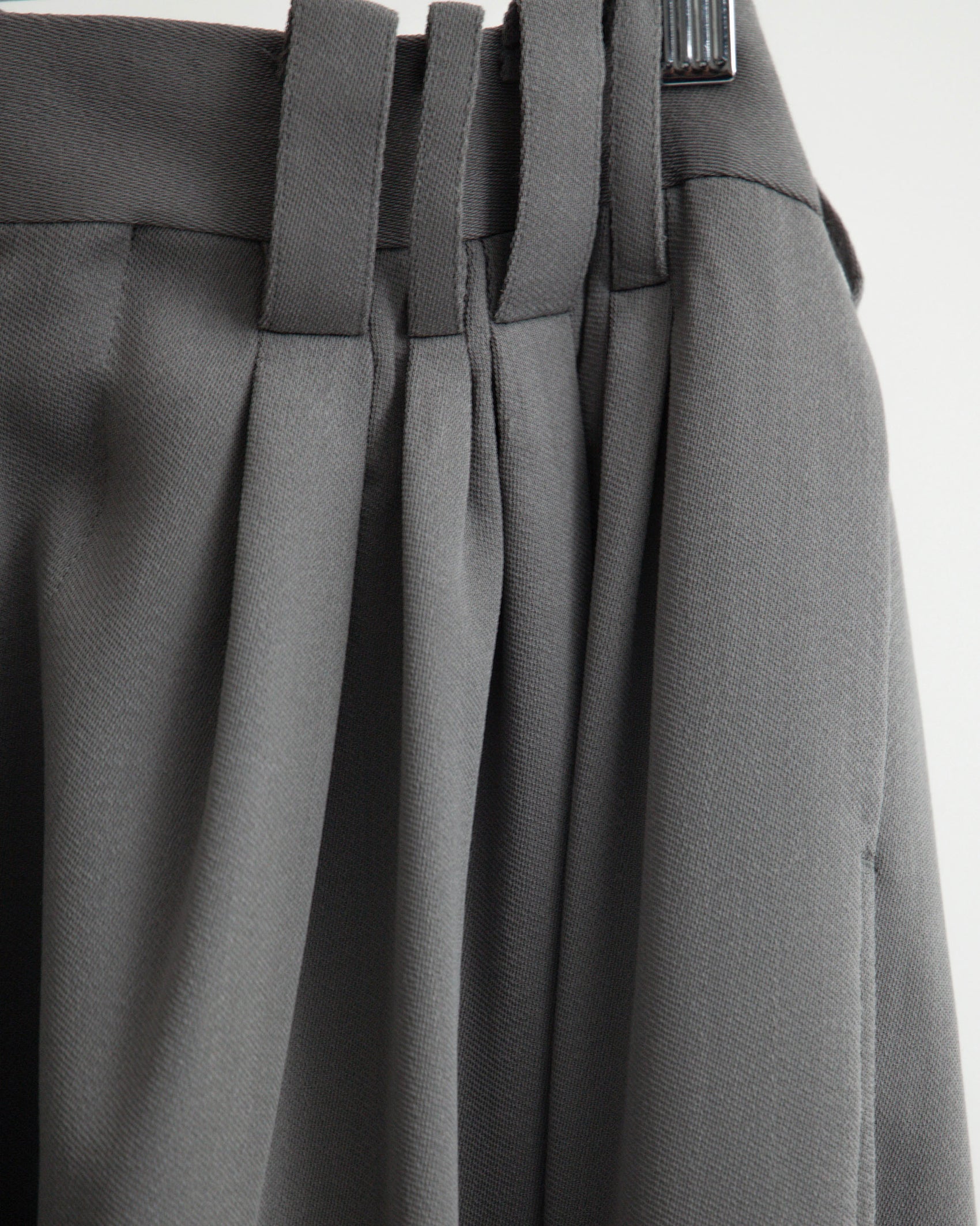 EIGHT TUCK HIGH WEST TROUSERS / WOOL